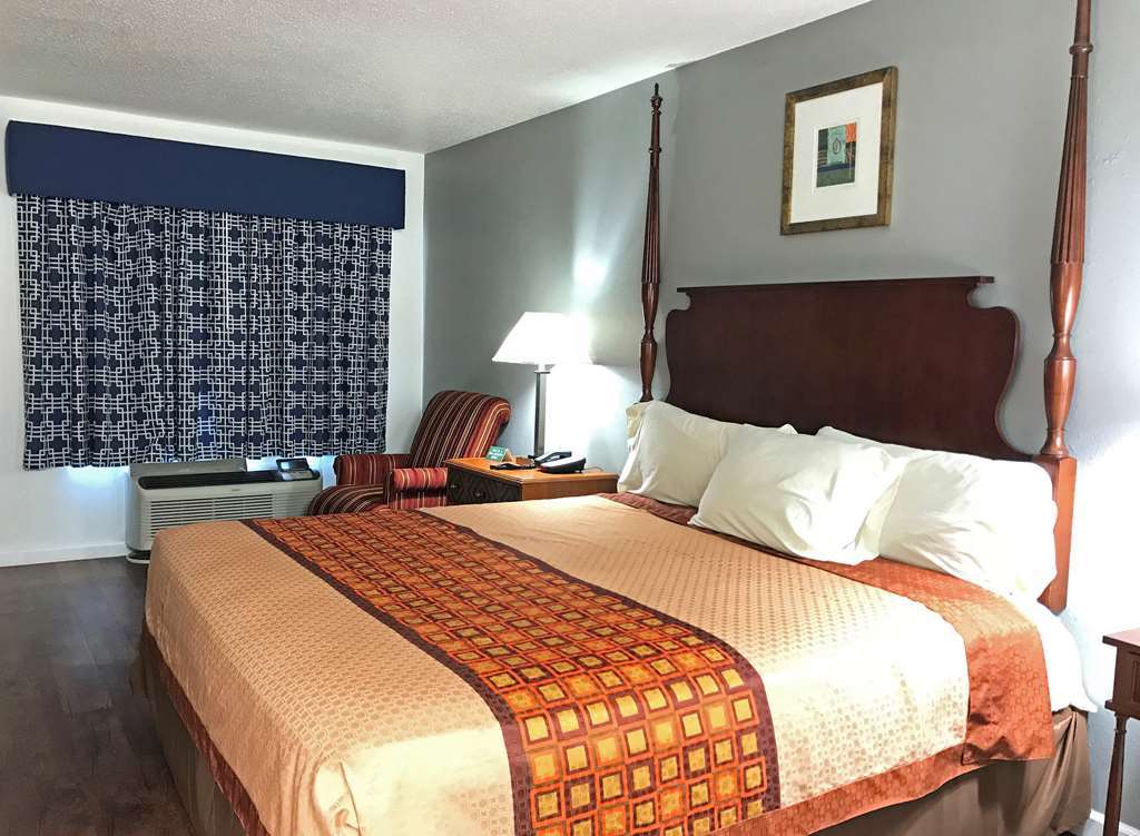 Americas Best Value Inn & Suites Russellville Room photo
