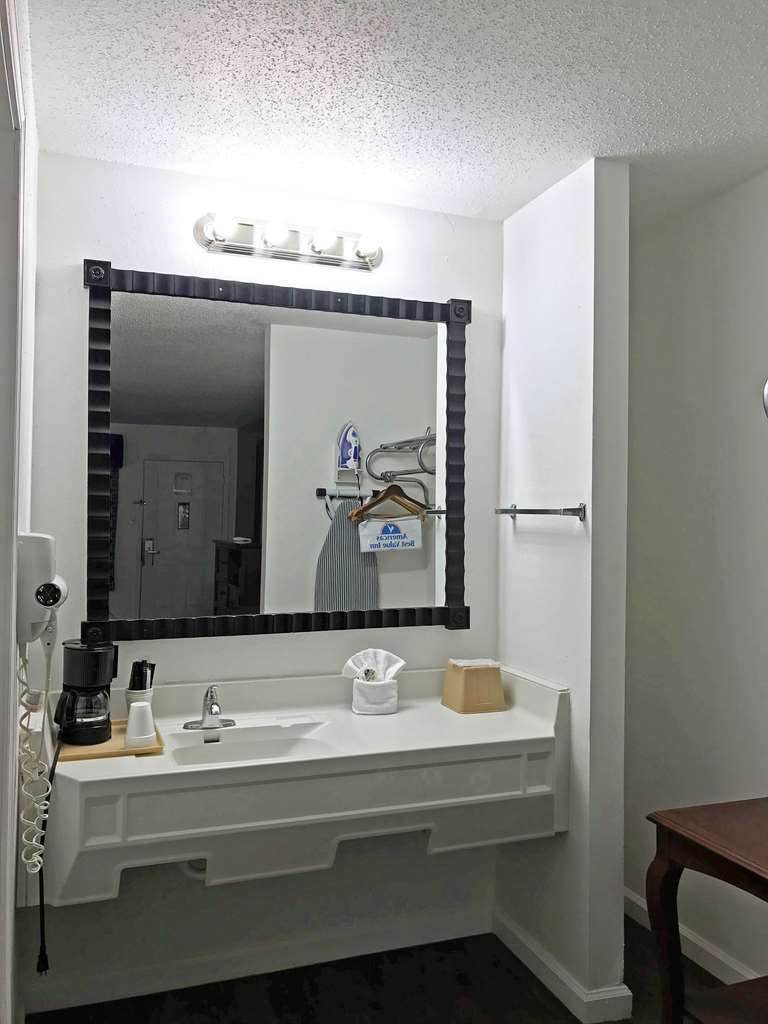 Americas Best Value Inn & Suites Russellville Room photo