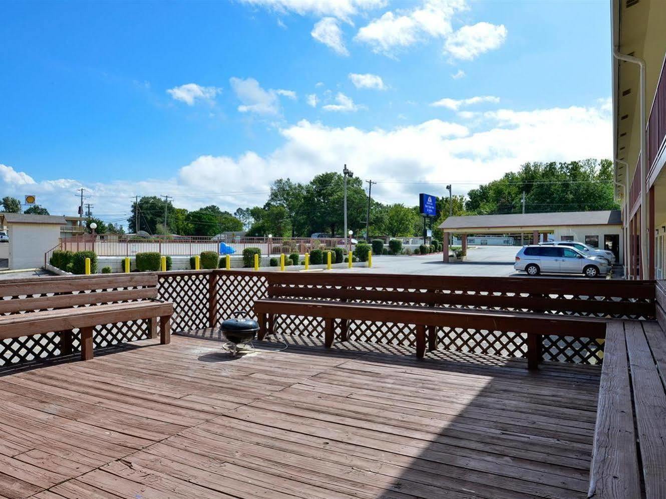 Americas Best Value Inn & Suites Russellville Exterior photo