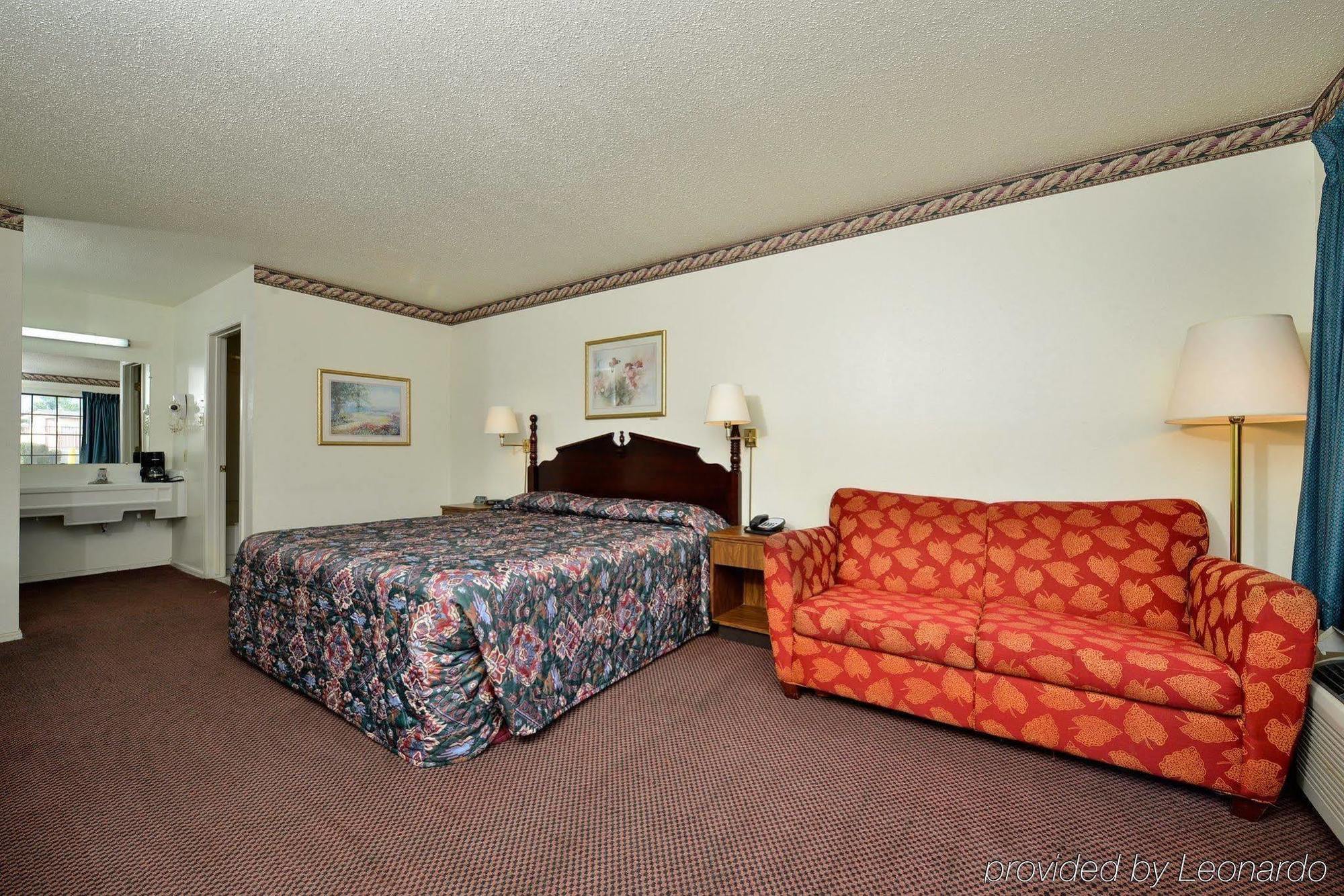 Americas Best Value Inn & Suites Russellville Exterior photo