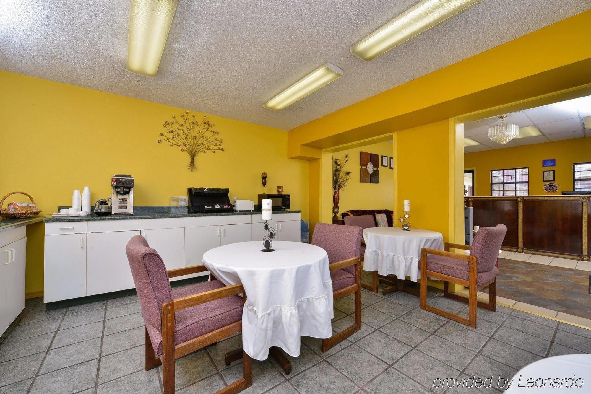 Americas Best Value Inn & Suites Russellville Exterior photo