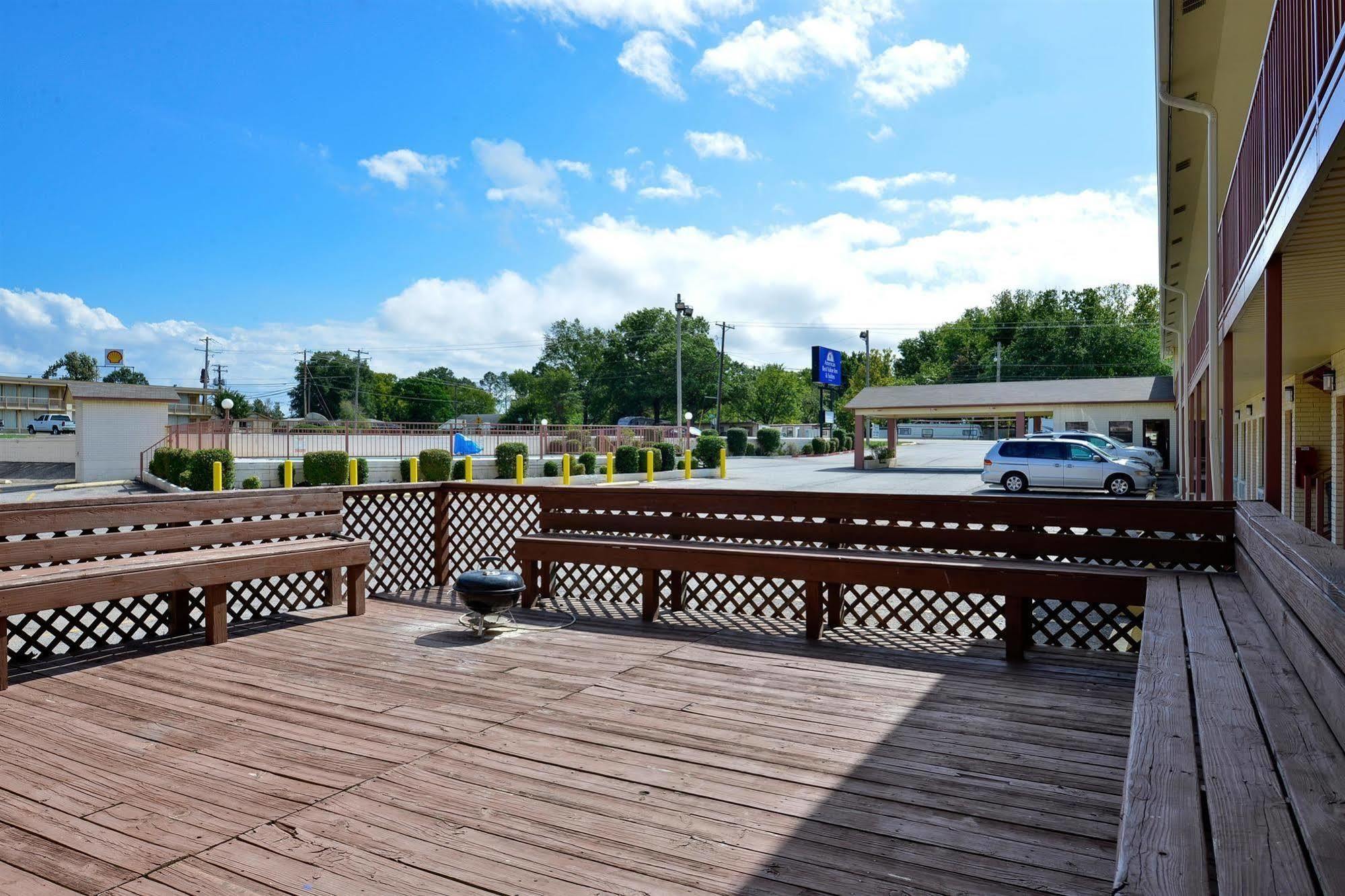 Americas Best Value Inn & Suites Russellville Exterior photo